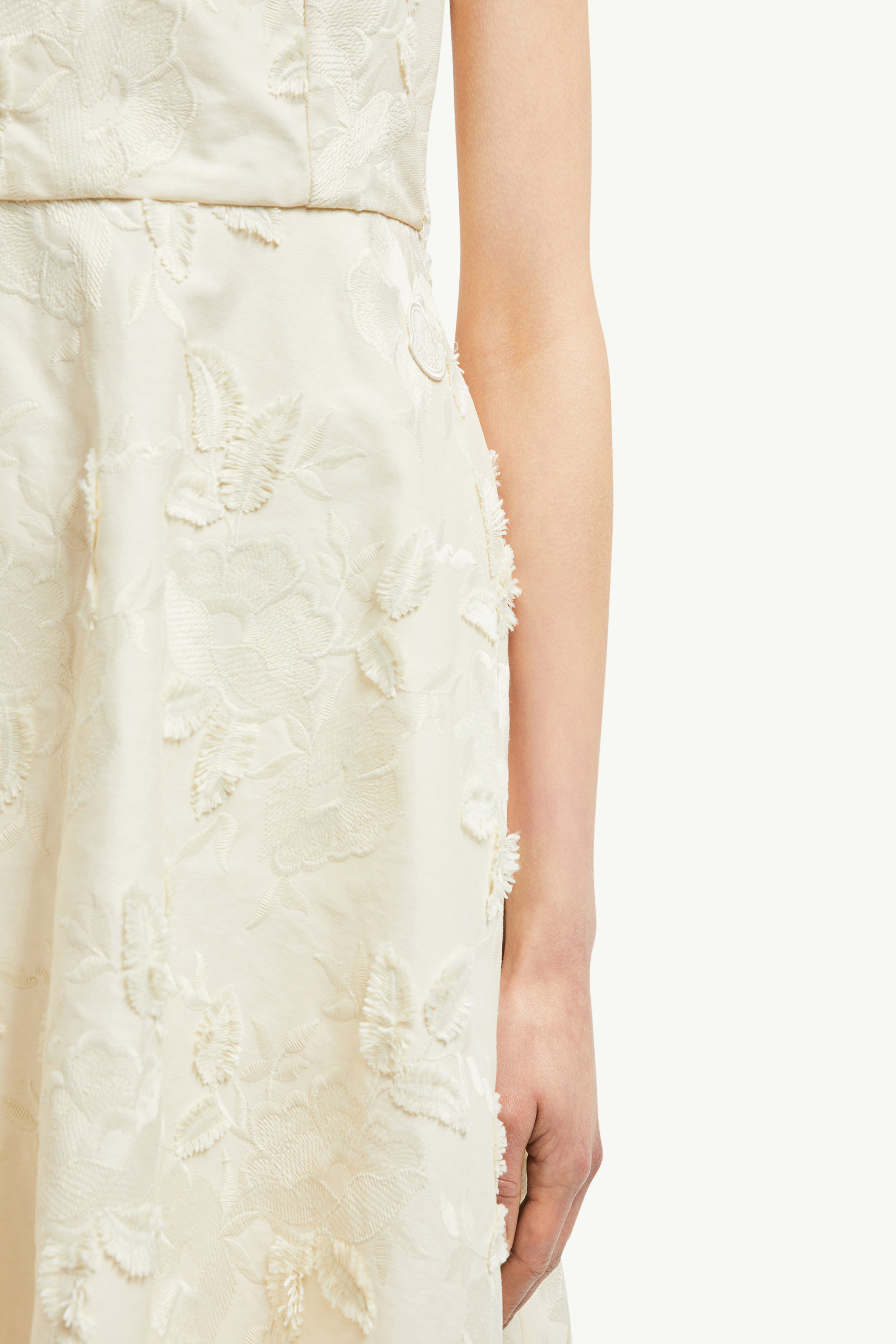 Moncler ドレス Textured Floral Gabardine Dress 関税込 White Textured Floral Gabardine Dress - Dresses for Women
