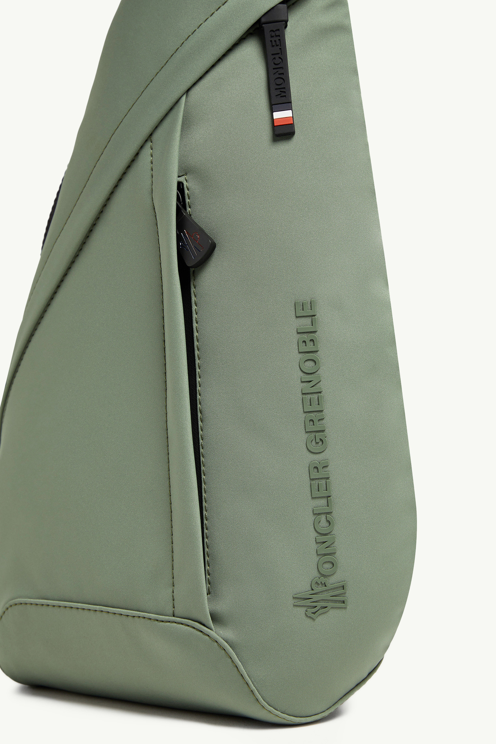 国内完売*MONCLER*クロスボディバッグ メンズ オリーブグリーン オリーブグリーン クロスボディバッグ : バッグ&スモール