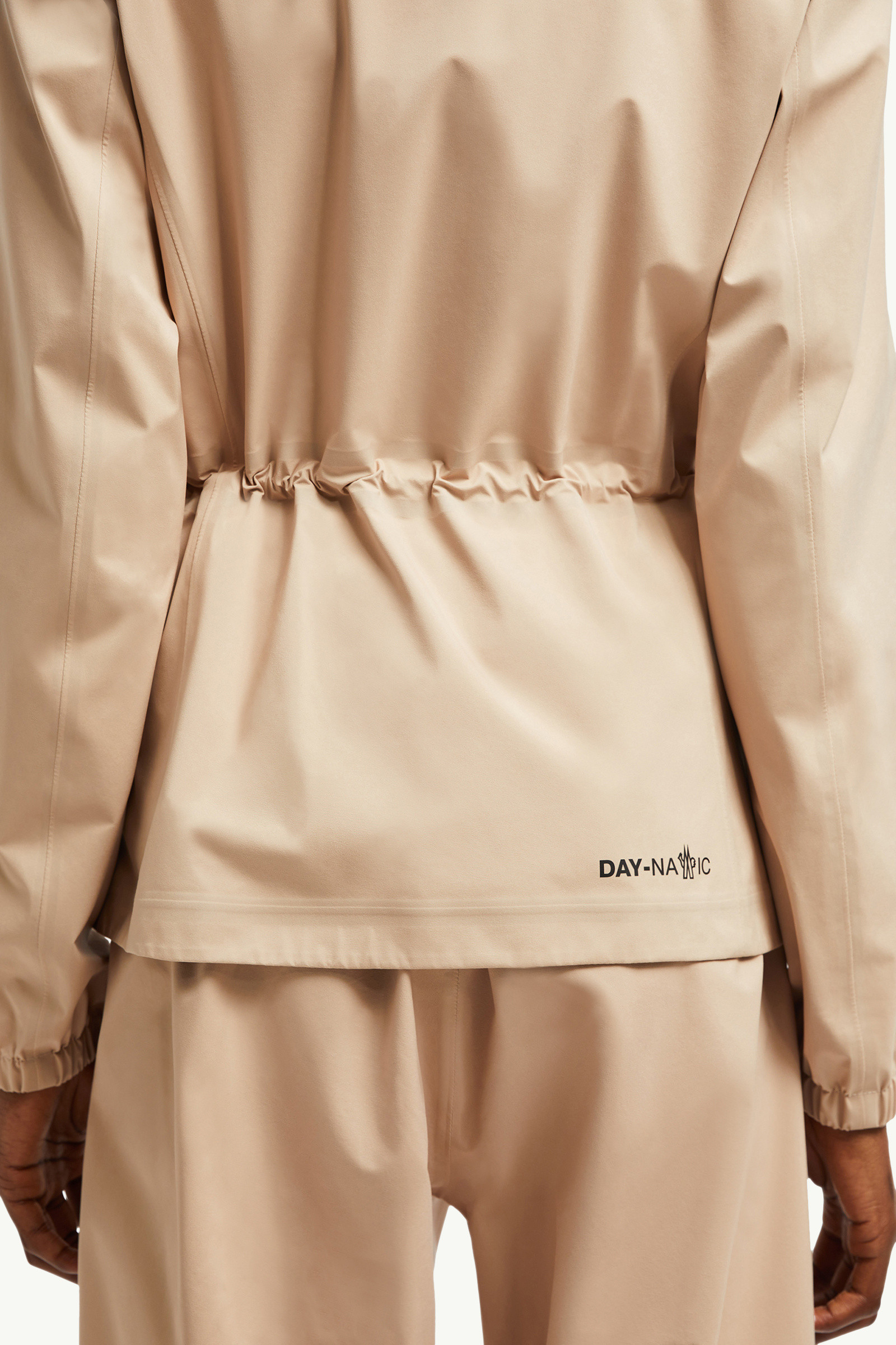 【MONCLER】Valles ジャケット フード付き 撥水性 アウトドア ライトベージュ Vallesジャケット : ウインドブレーカーとレイン