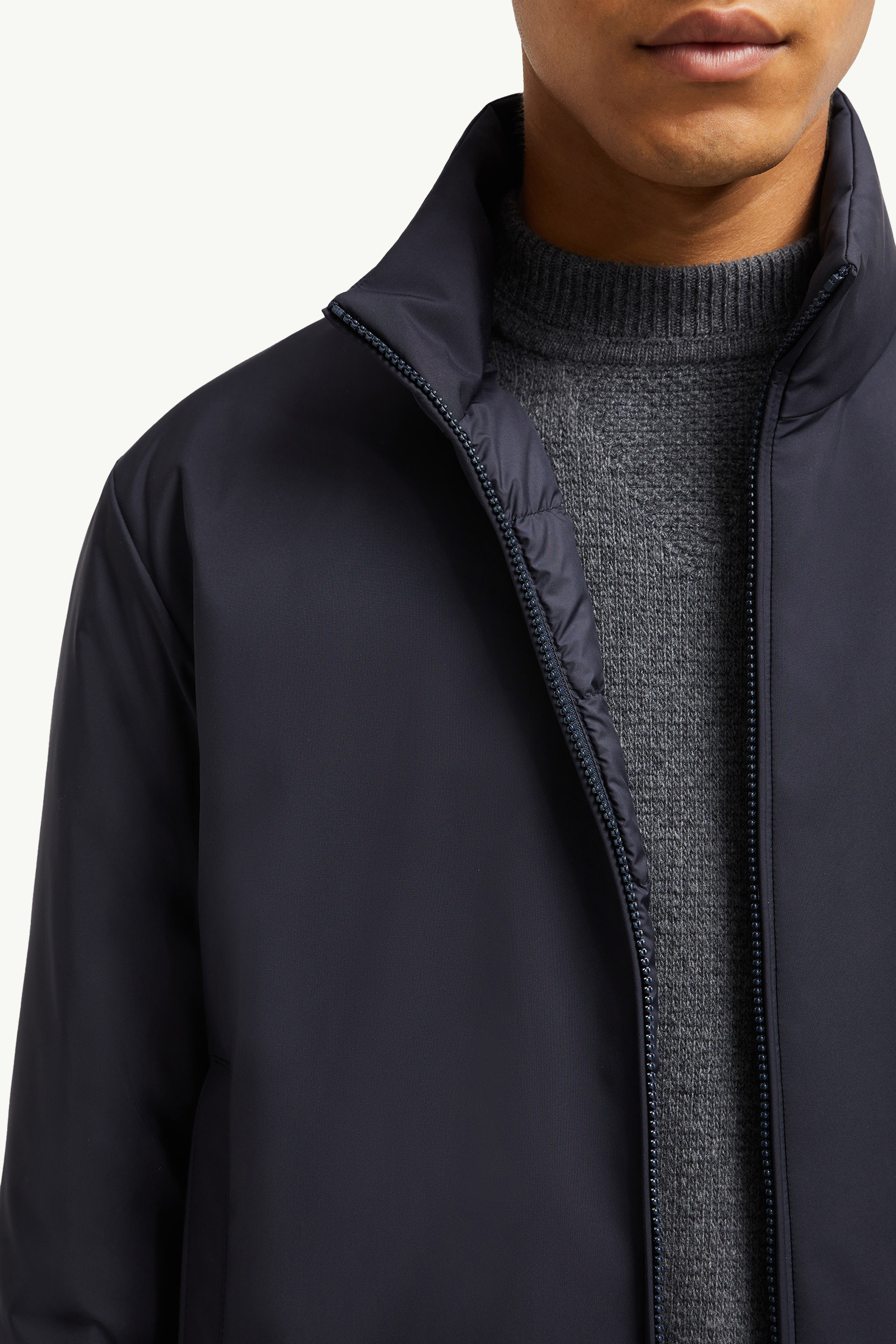 MONCLER（モンクレール） ネイビー ダウンジャケット ショート丈 ナイトブルー Vezereショートダウンジャケット : ショートダウン