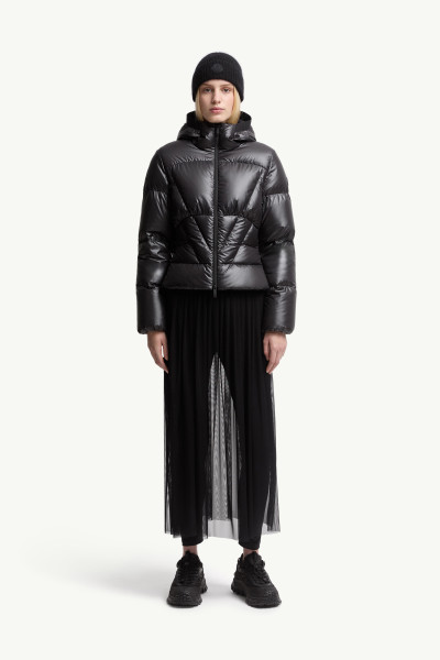 Black Wineck Hooded Geometric-Quilted Short Down Jacket