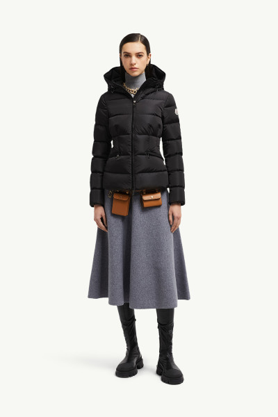 MONCLER ブラック ダウンジャケット
