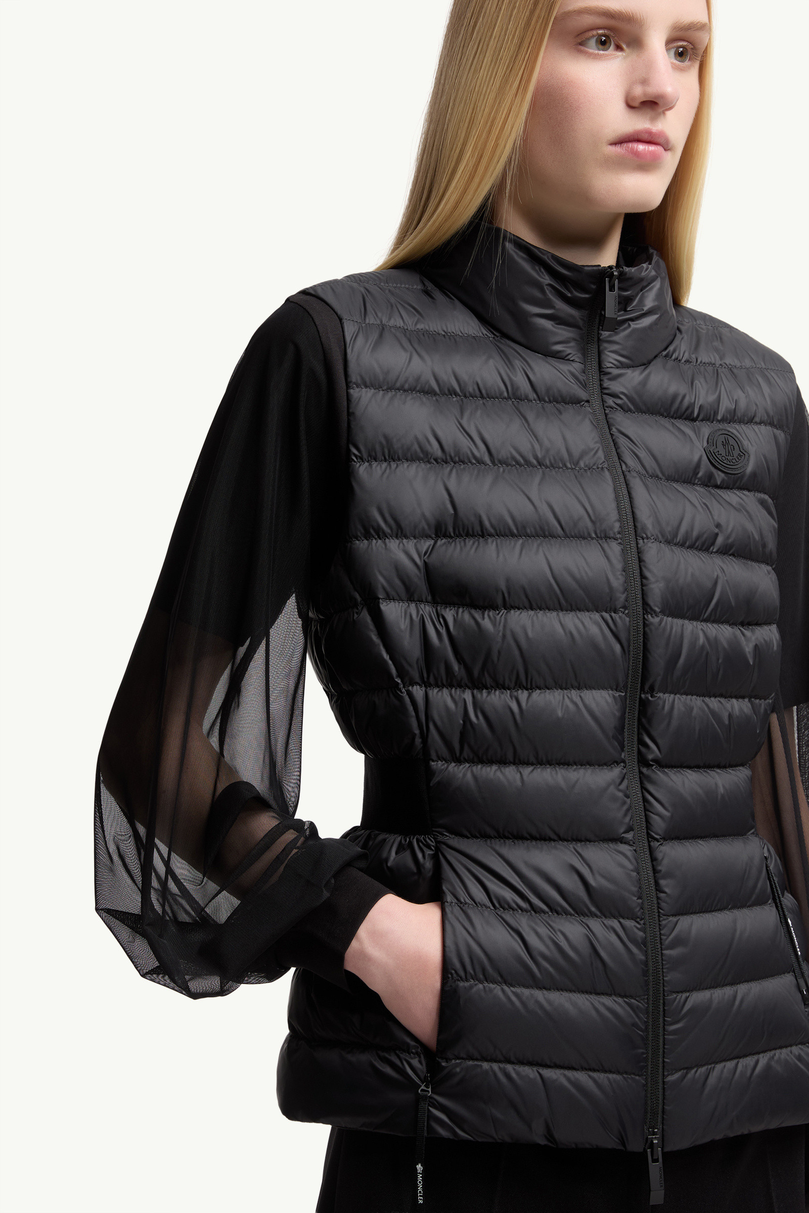 【MONCLER】Valmarie ダウンベスト ウエストシェイプ Black Valmarie Fit & Flare Down Gilet - Vests for Women