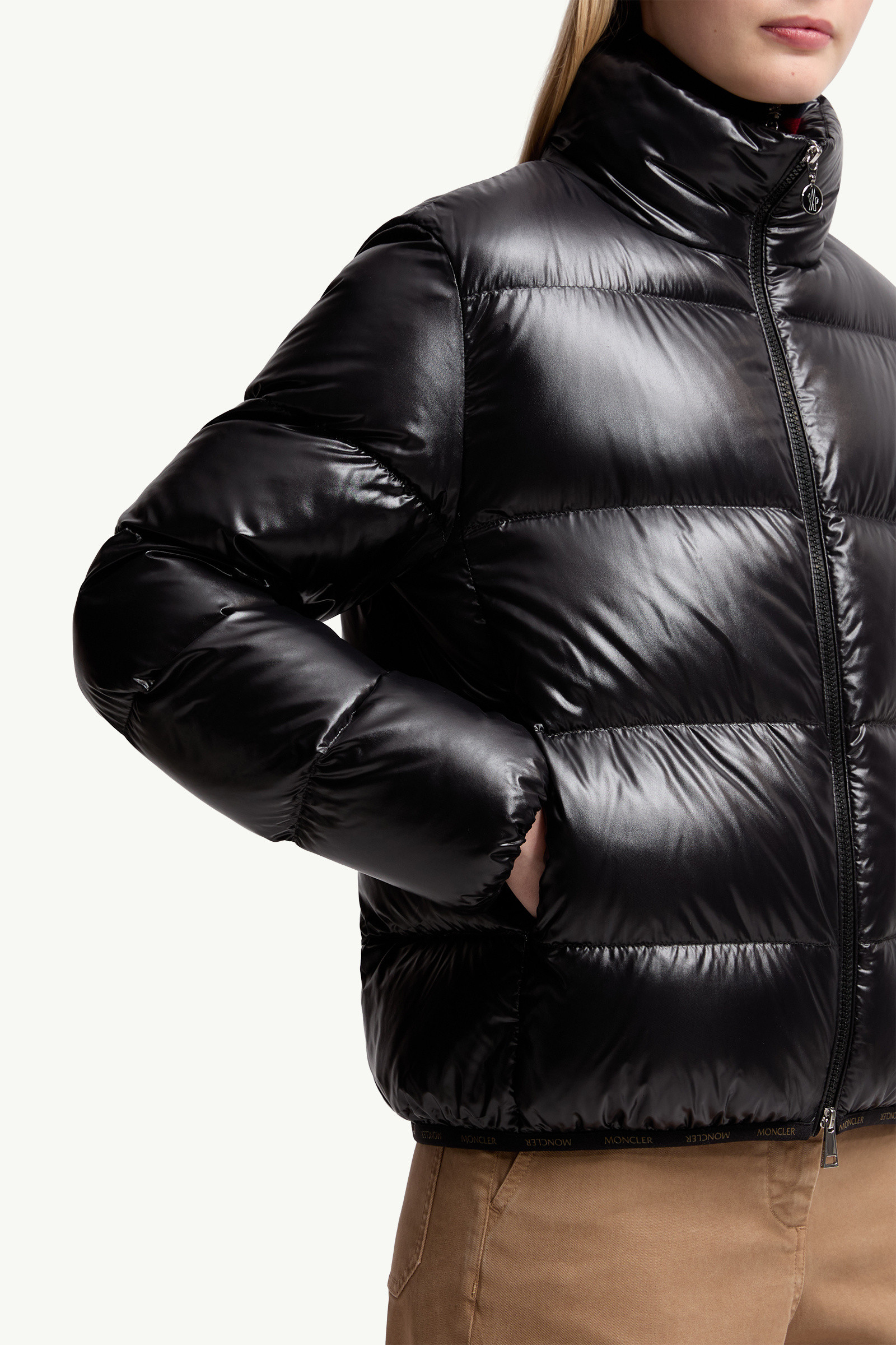 極美品　モンクレール アーデム　AVERY ダウンジャケット ケープ 黒 1 MONCLER モンクレール ダウン ダウンジャケット ダウンコート