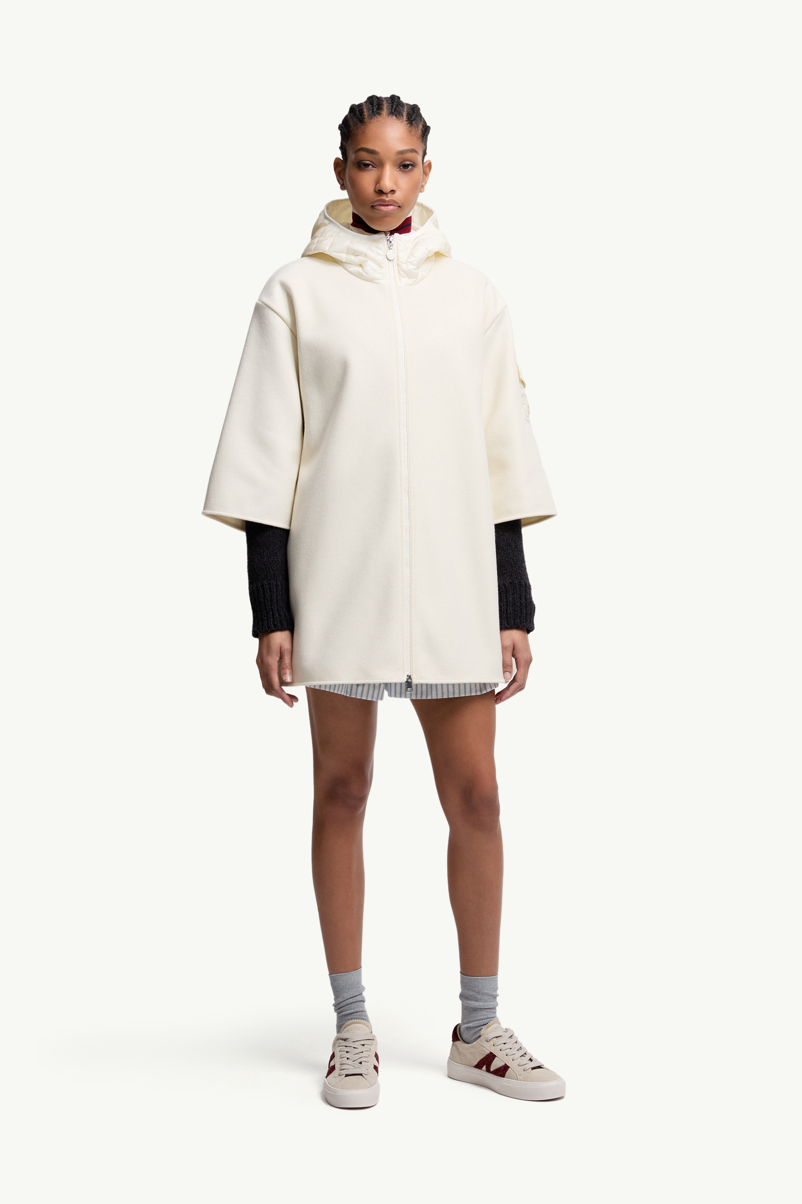 ポンチョ・ケープ Moncler Grenoble 'Vorassay' Beige Nylon Cape Moncler Grenoble Vorassy Ivory Cape In Nylon | Balardi