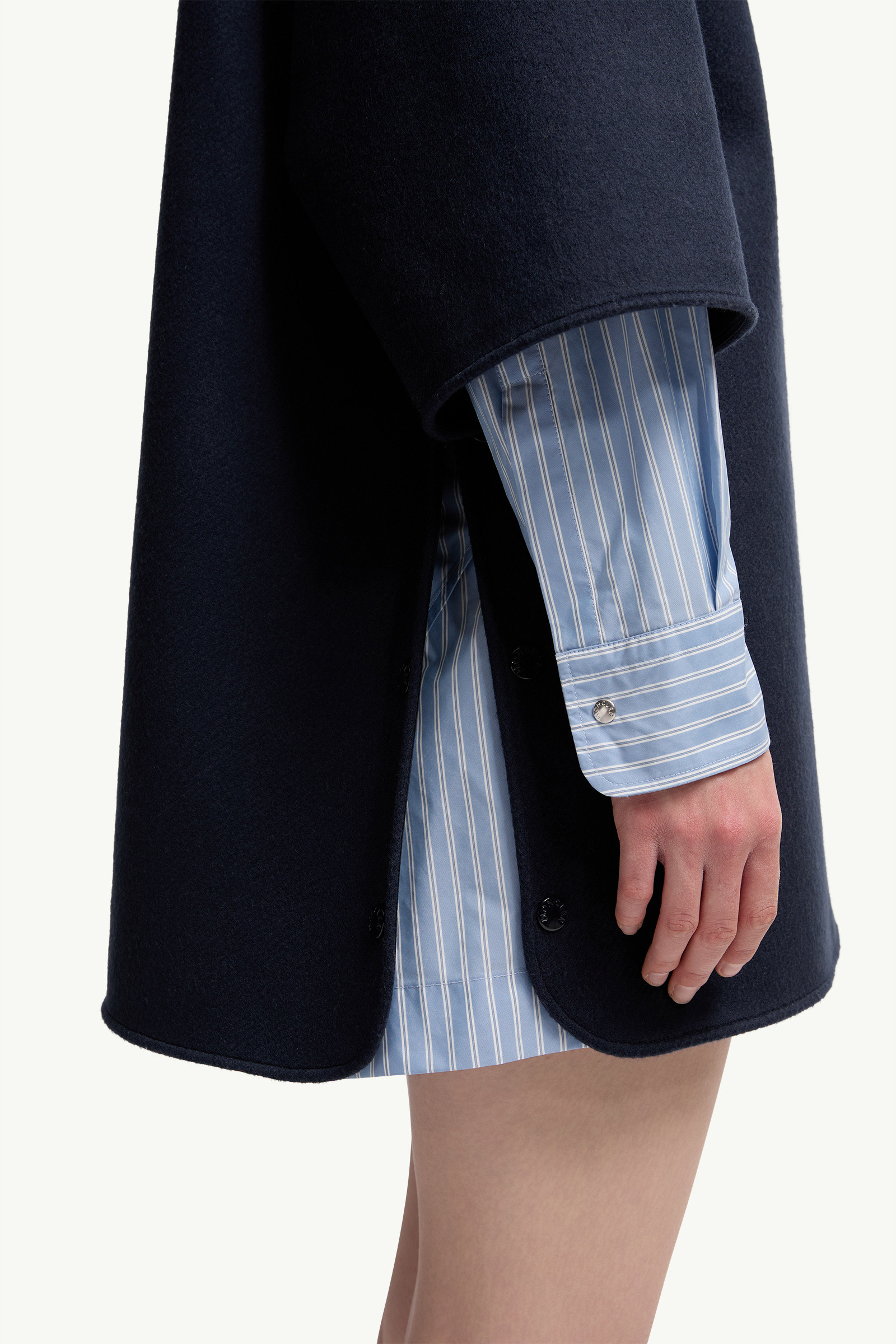 【MONCLER】HOODED WOOL CAPE●K20933G00002M7148P77 Dark Blue Wool Hooded Zip-Up Cape - Capes for Women | Moncler IT